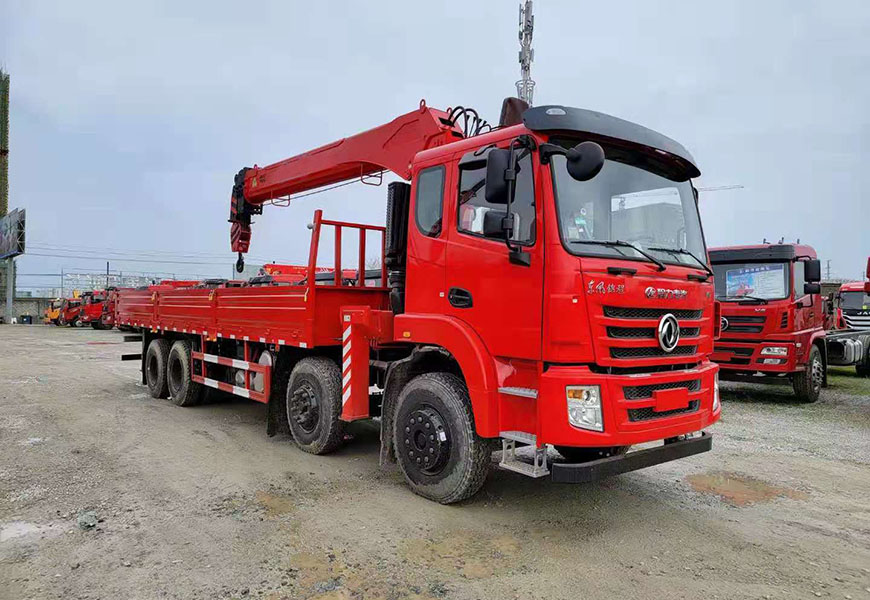 國(guó)六東風(fēng)錦程V6前四后八隨車(chē)吊