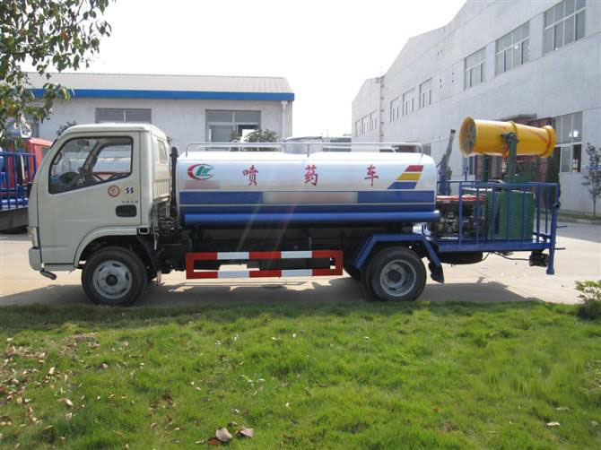 程力噴藥車棉花田消滅病蟲(chóng)